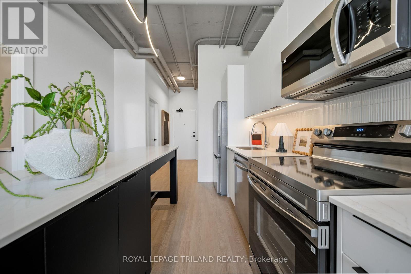 203 - 685 Richmond Street Property Photo 5