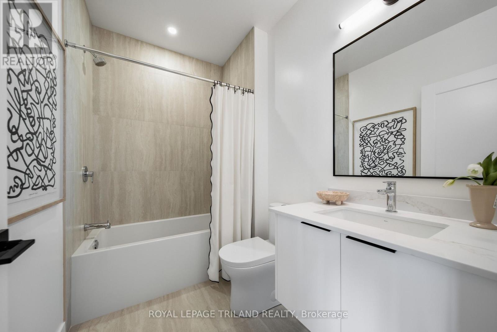 203 - 685 Richmond Street Property Photo 24