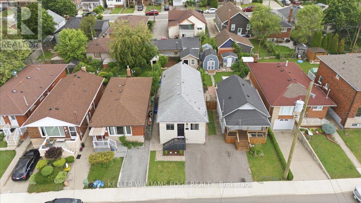 22 Delena Avenue N Property Photo 1