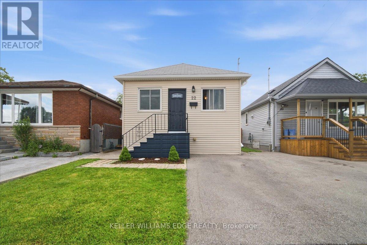 22 Delena Avenue N Property Photo 2