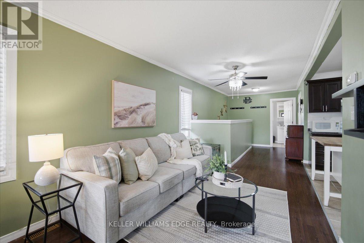 22 Delena Avenue N Property Photo 7