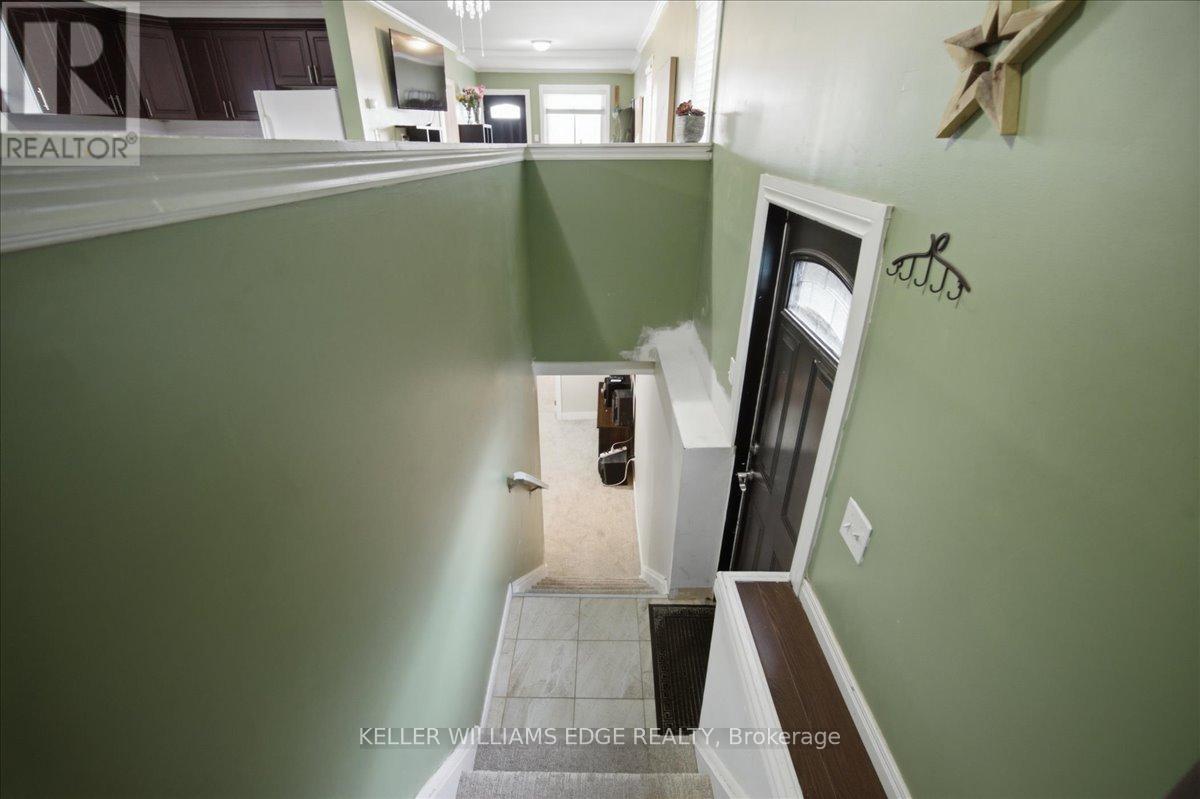 22 Delena Avenue N Property Photo 8