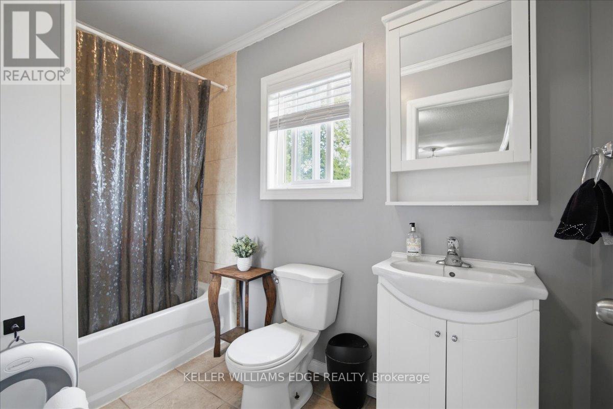22 Delena Avenue N Property Photo 11