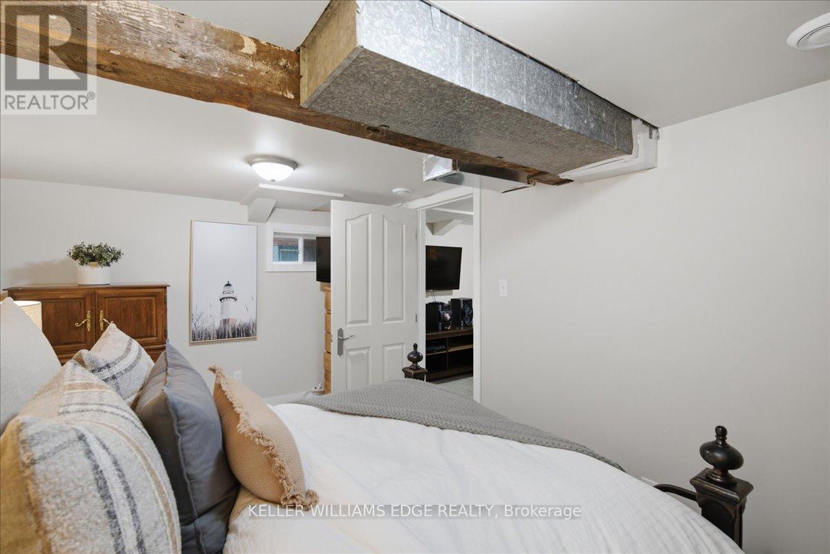 22 Delena Avenue N Property Photo 13