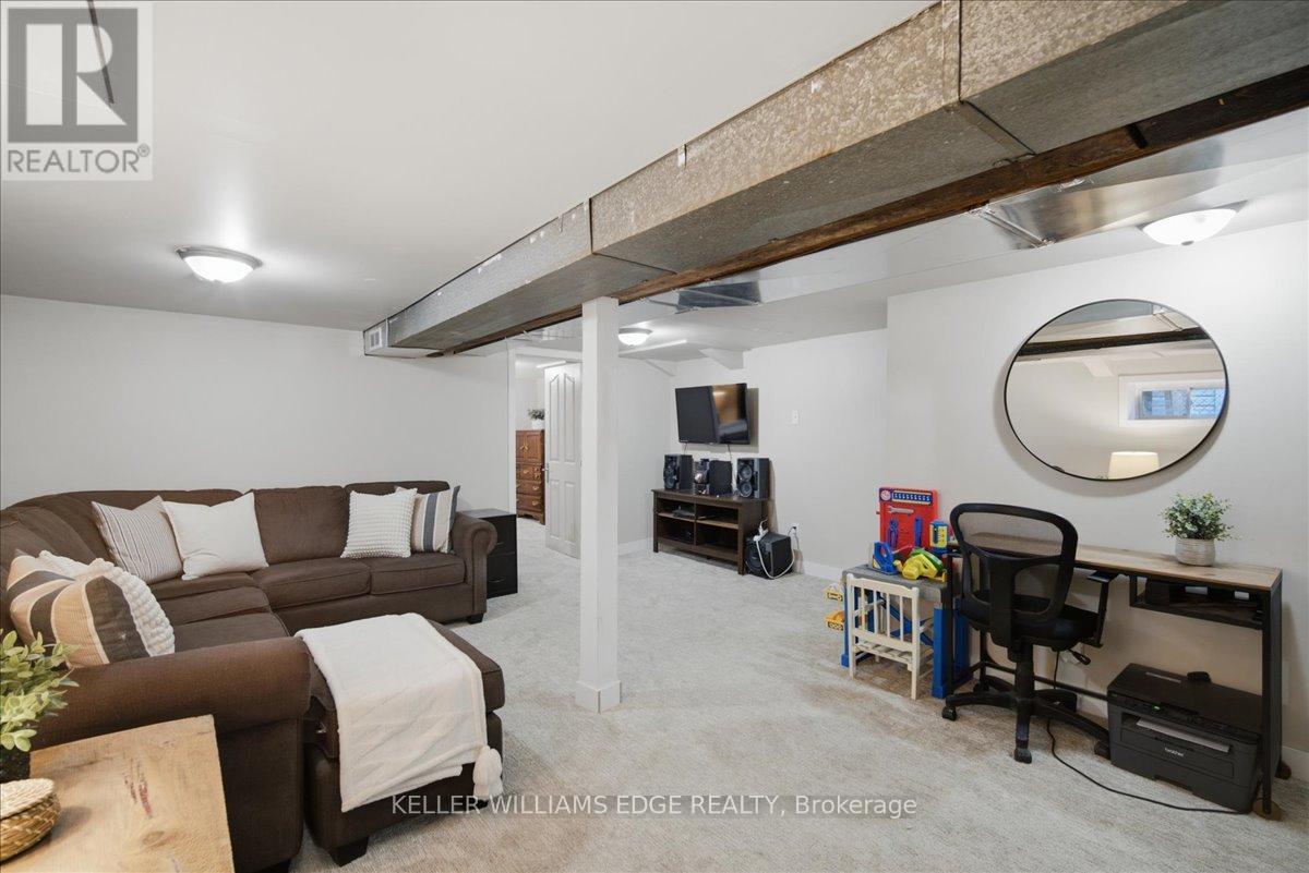 22 Delena Avenue N Property Photo 15