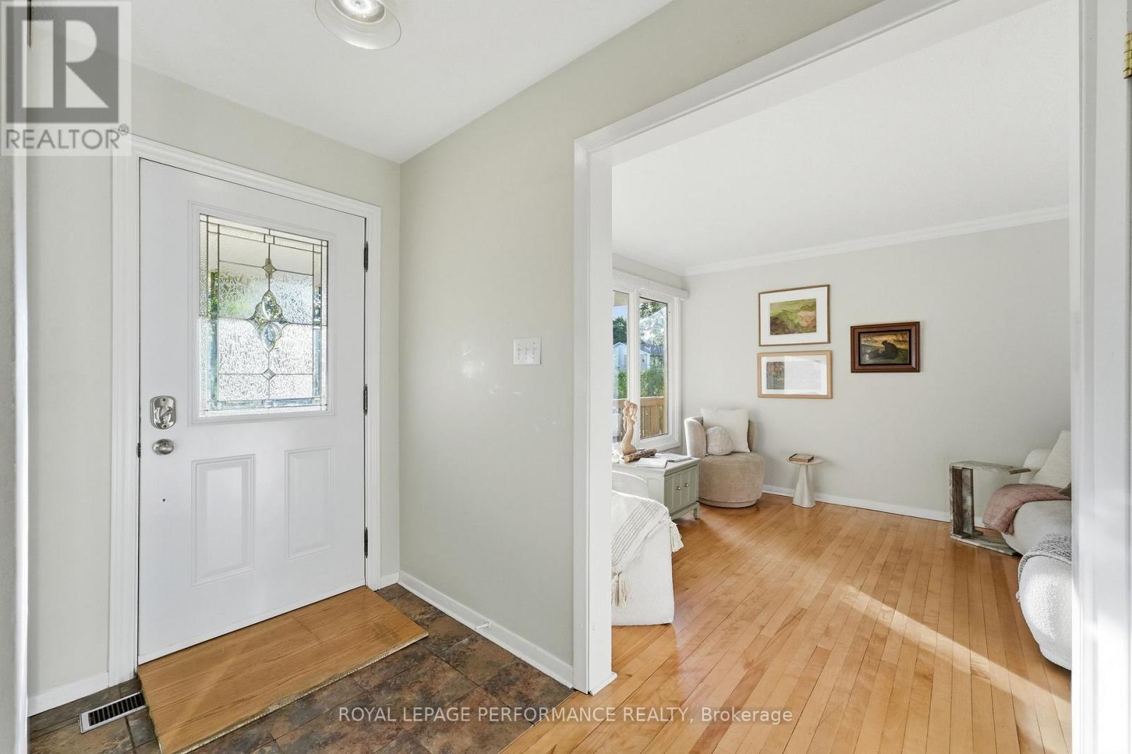 3149 Southmore Drive E Property Photo 4