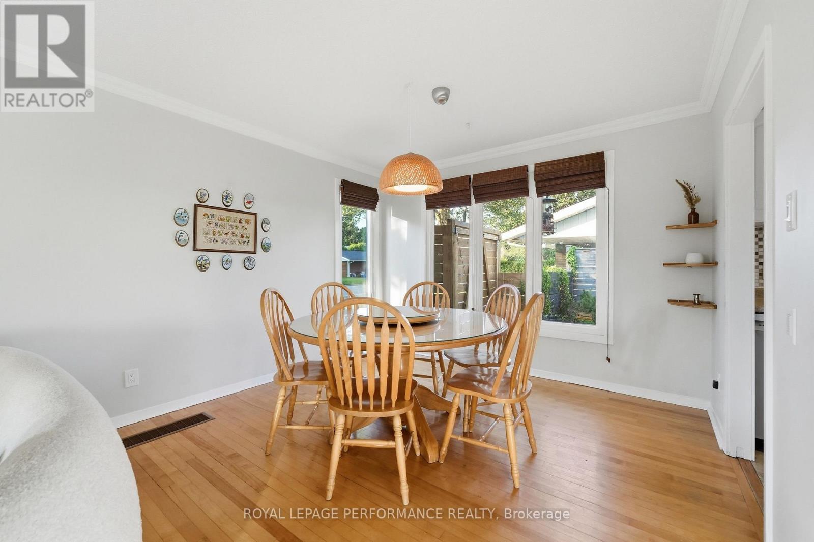 3149 Southmore Drive E Property Photo 6