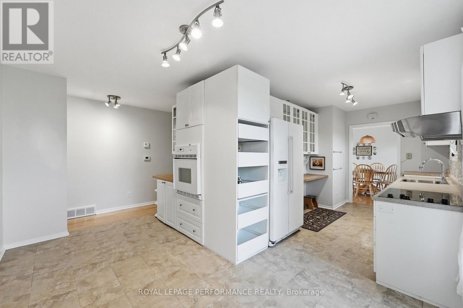 3149 Southmore Drive E Property Photo 12