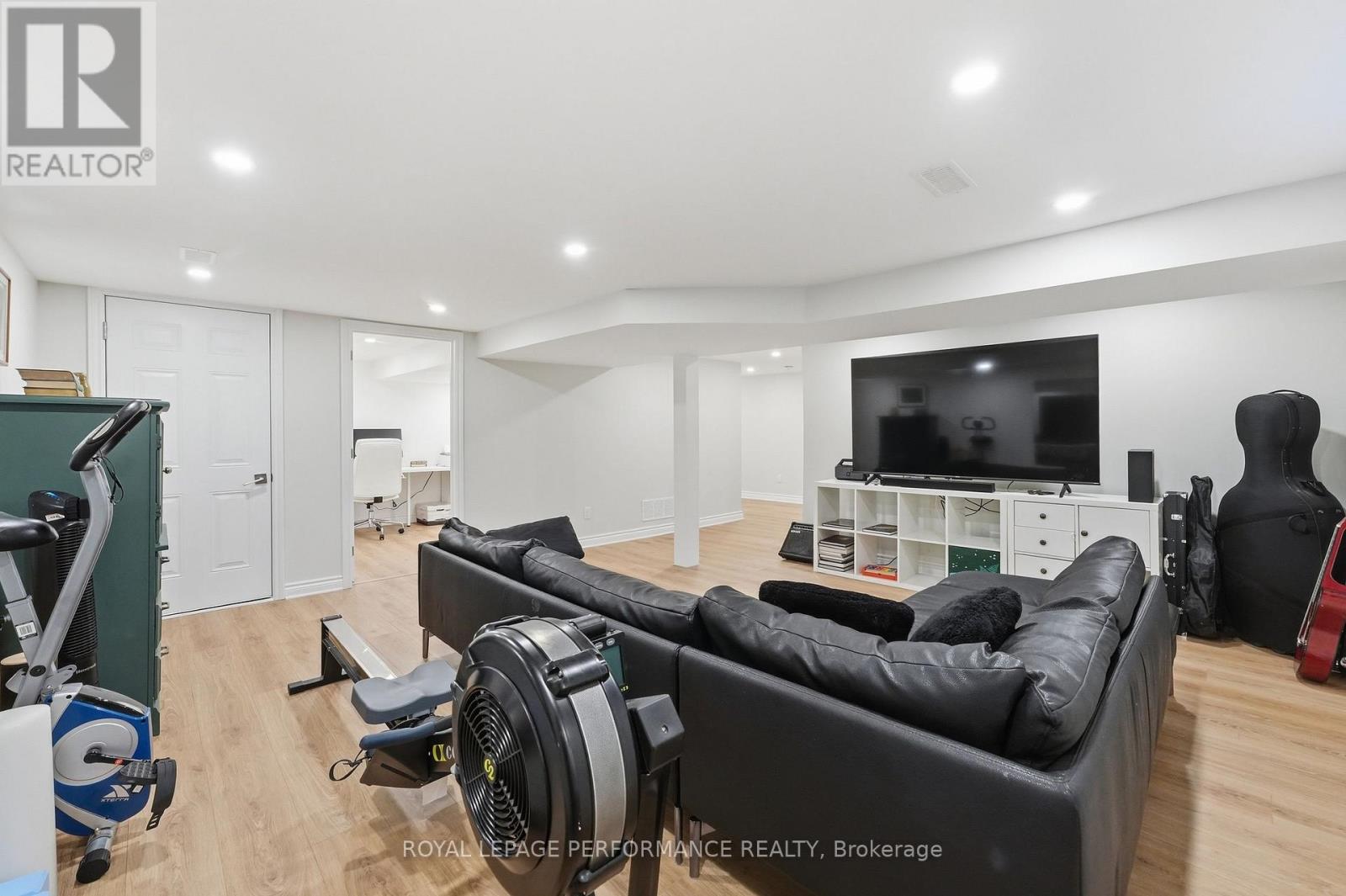 3149 Southmore Drive E Property Photo 24