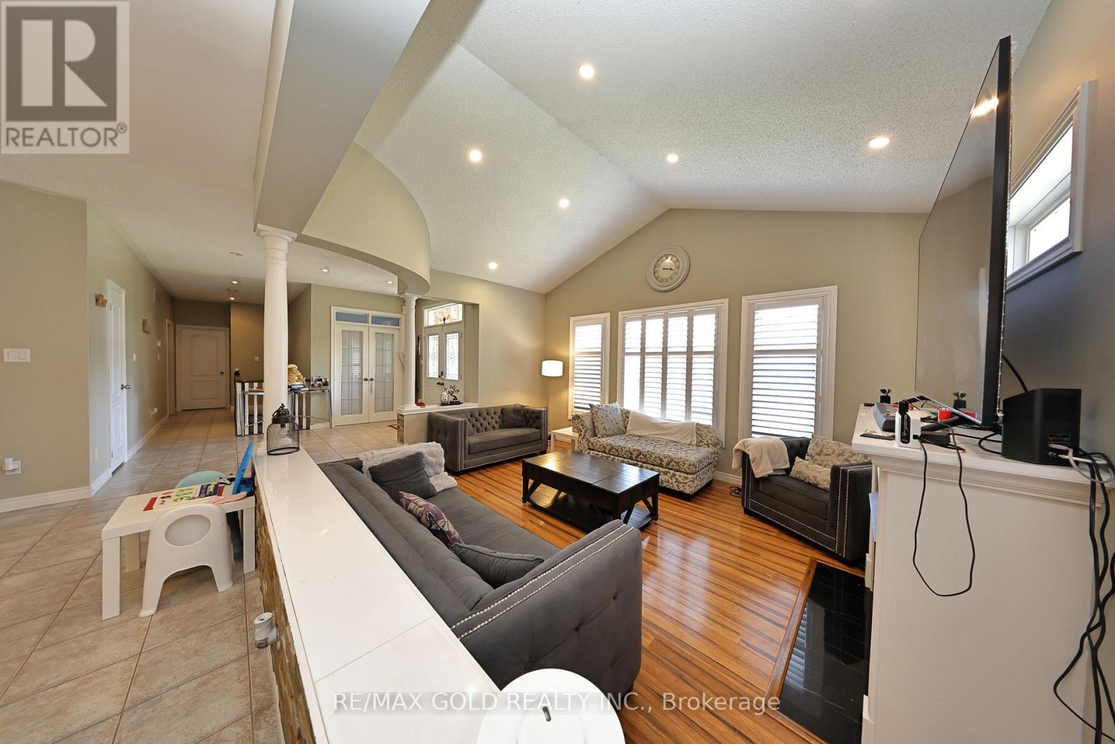117 Delarmbro Drive Property Photo 8