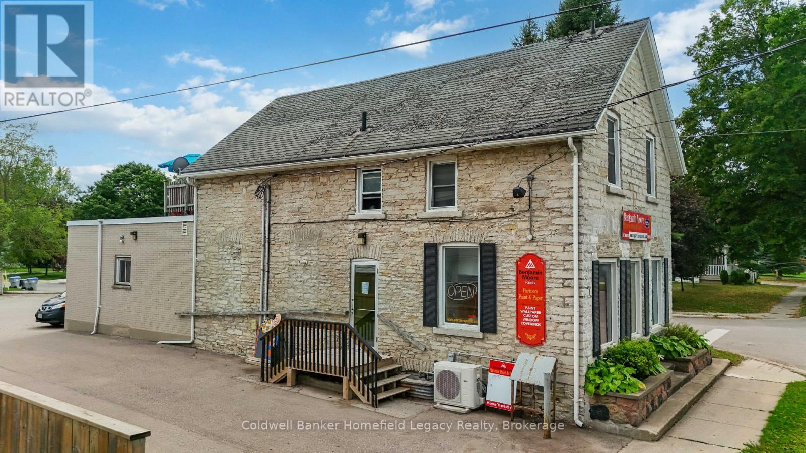 450 Queen Street E Property Photo 4