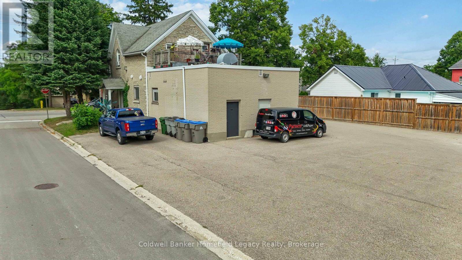 450 Queen Street E Property Photo 8