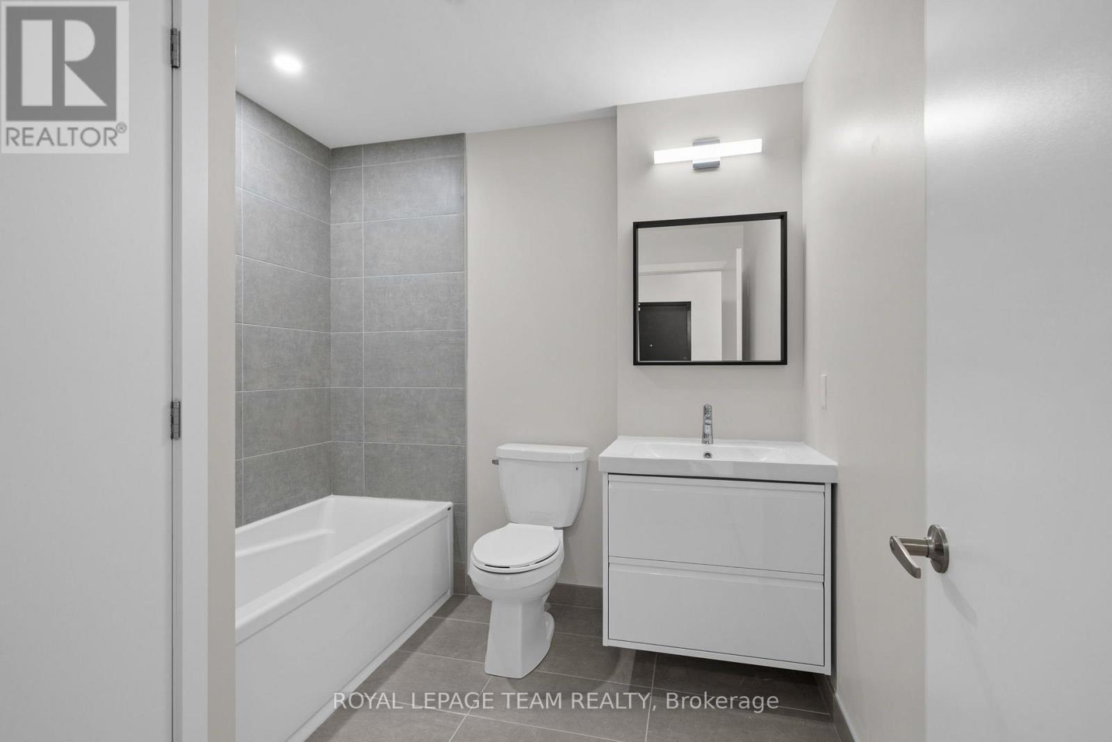 303 - 370 Athlone Avenue Property Photo 4