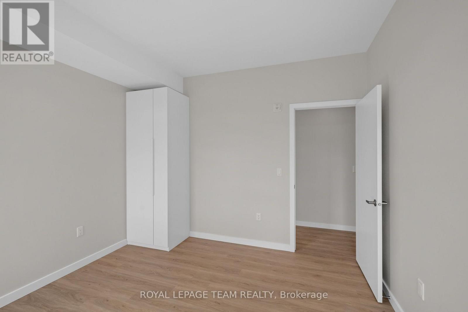 303 - 370 Athlone Avenue Property Photo 6