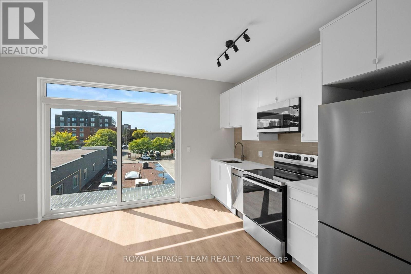 303 - 370 Athlone Avenue Property Photo 9