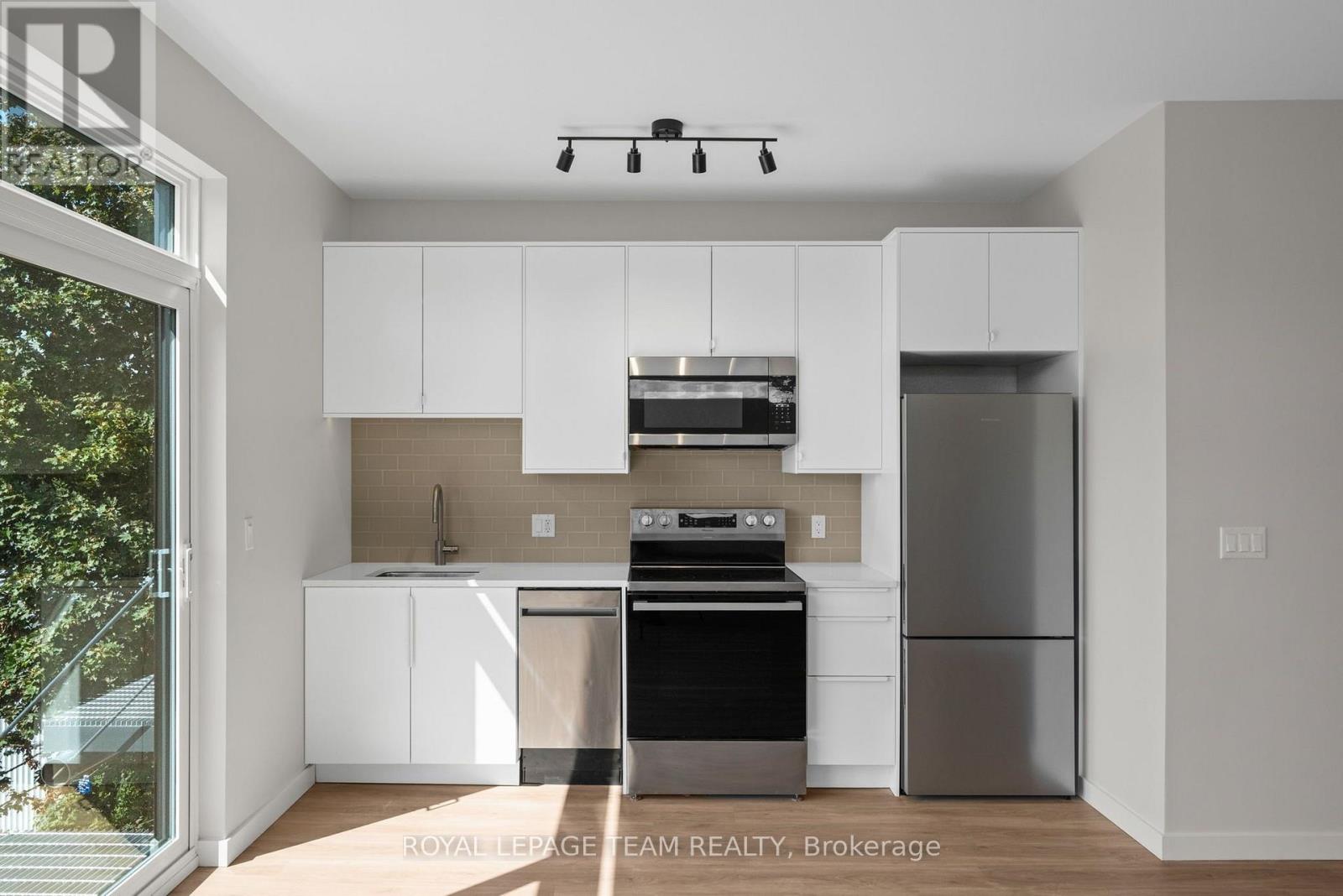 303 - 370 Athlone Avenue Property Photo 10