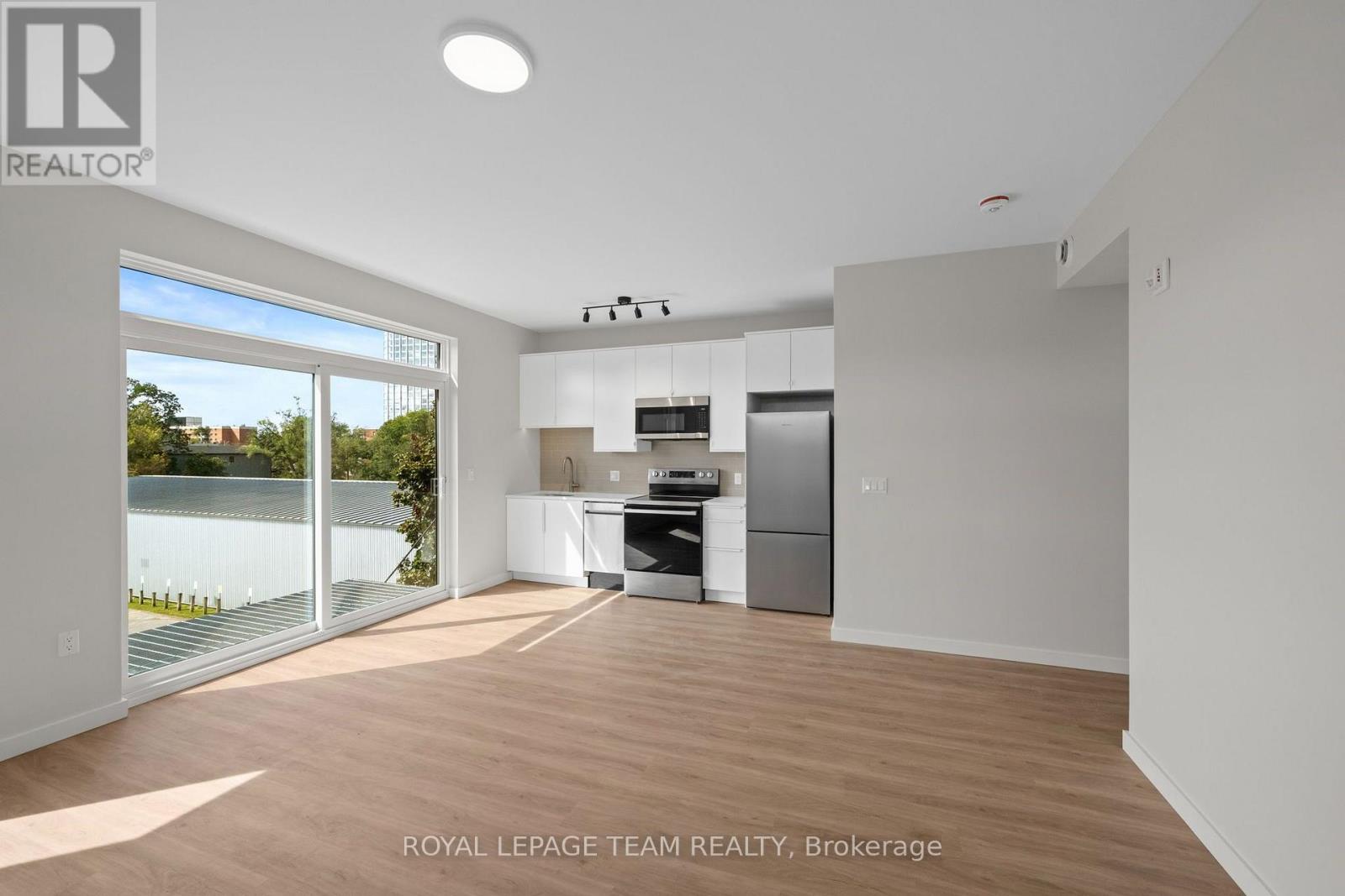 303 - 370 Athlone Avenue Property Photo 13