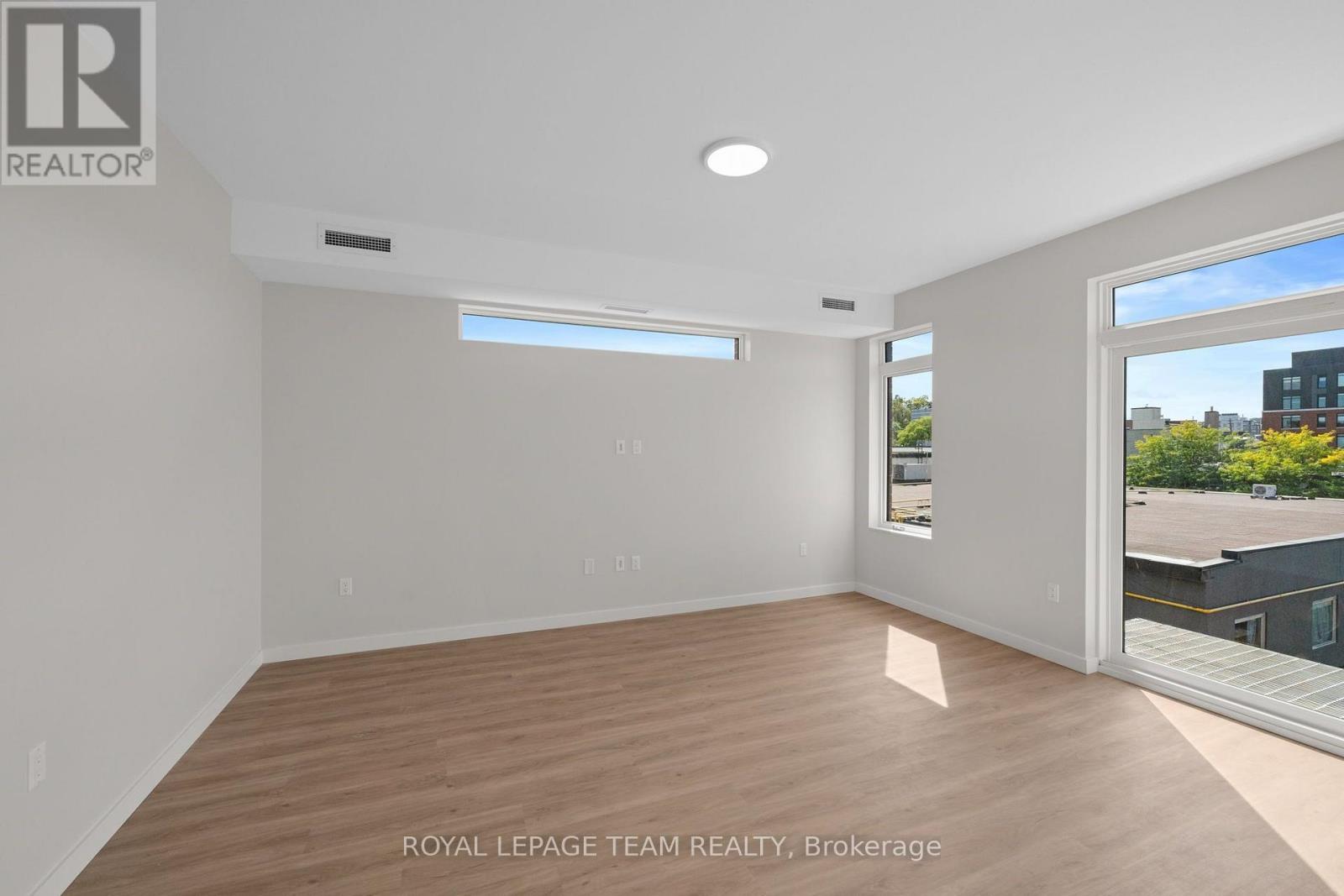 303 - 370 Athlone Avenue Property Photo 16