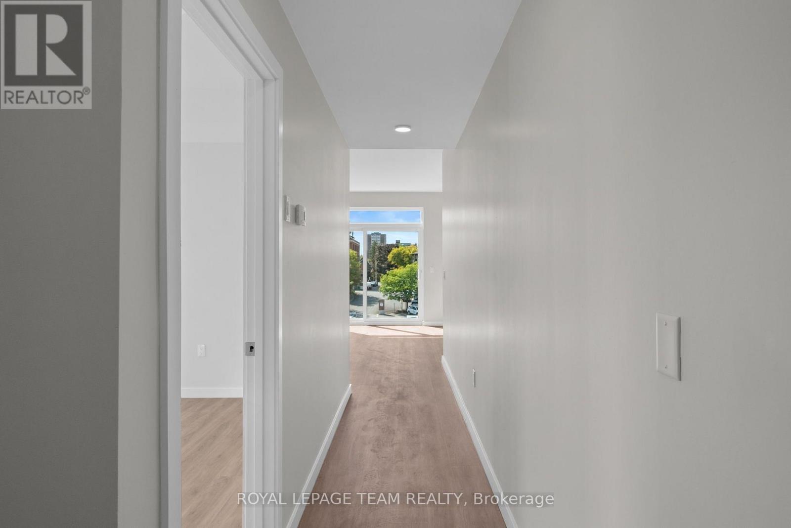 303 - 370 Athlone Avenue Property Photo 17