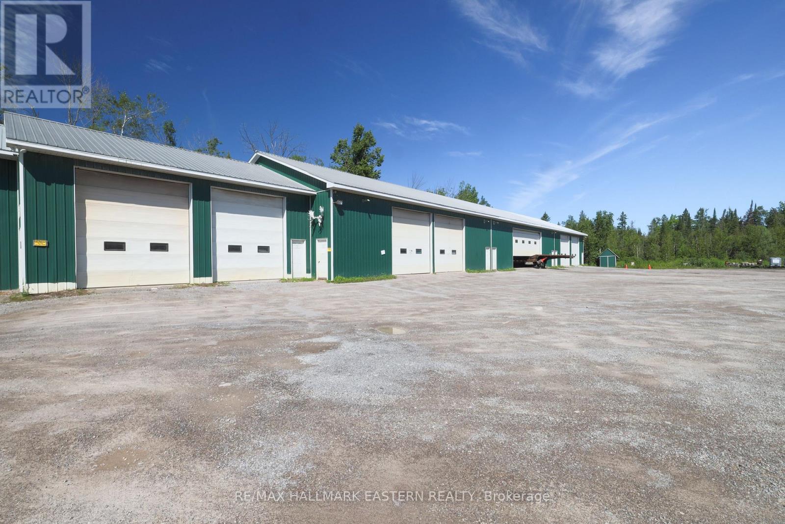 1738 8th Line Property Photo 2