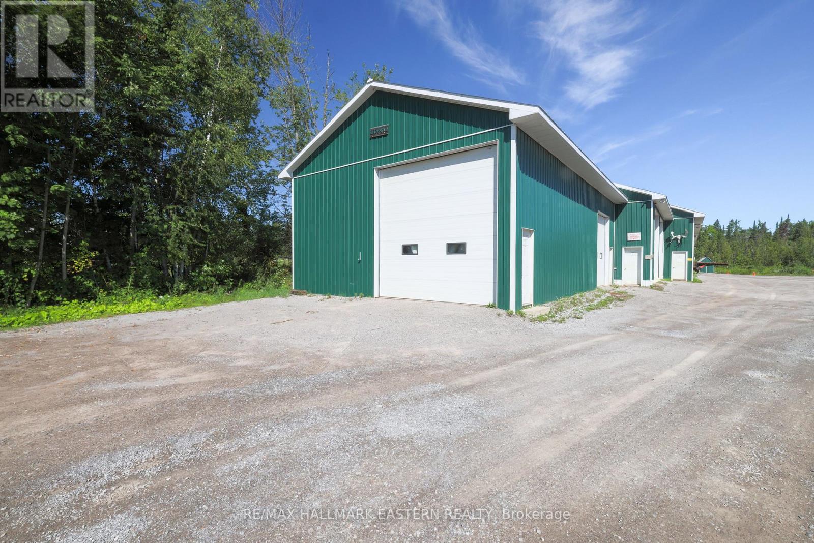 1738 8th Line Property Photo 3