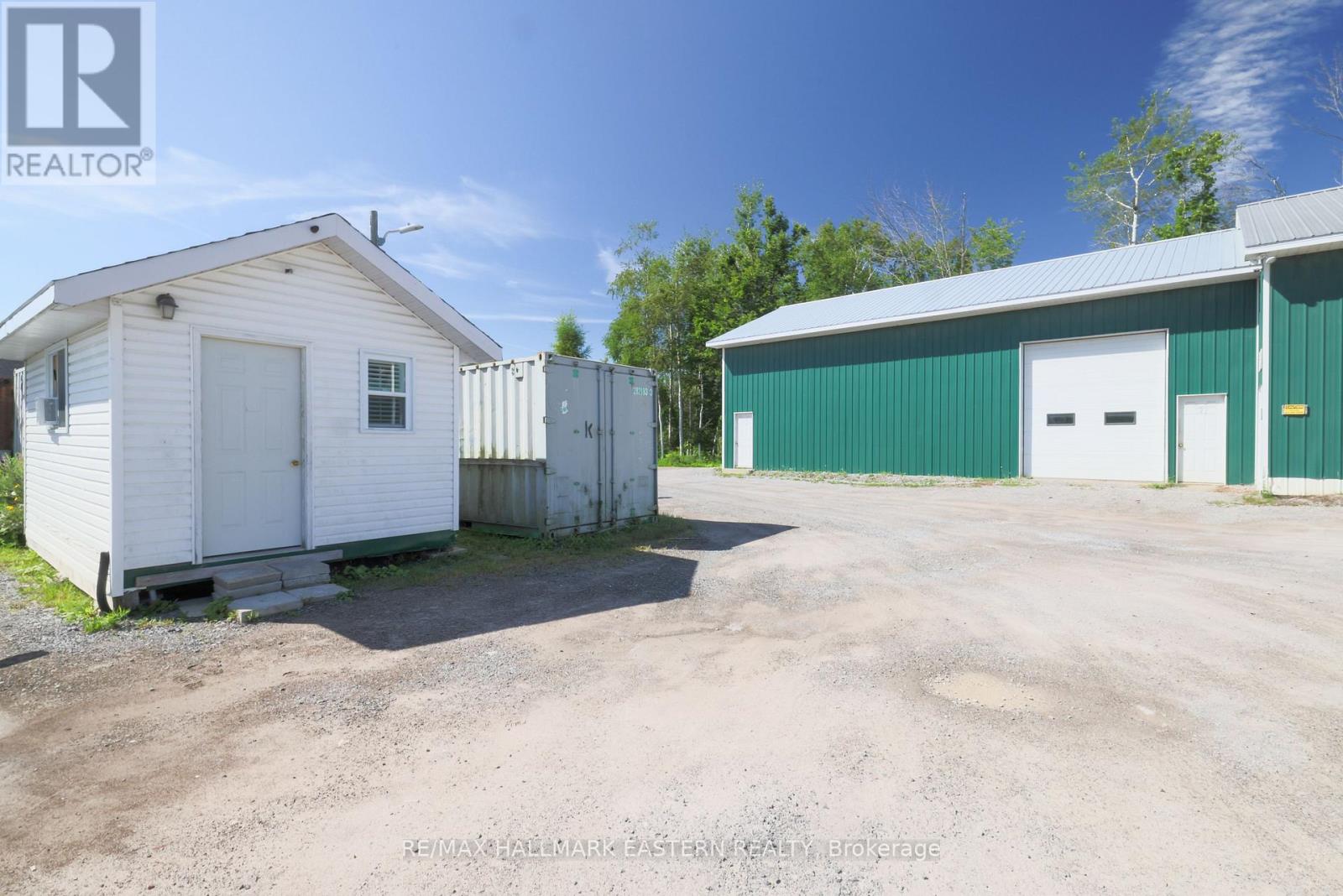 1738 8th Line Property Photo 4