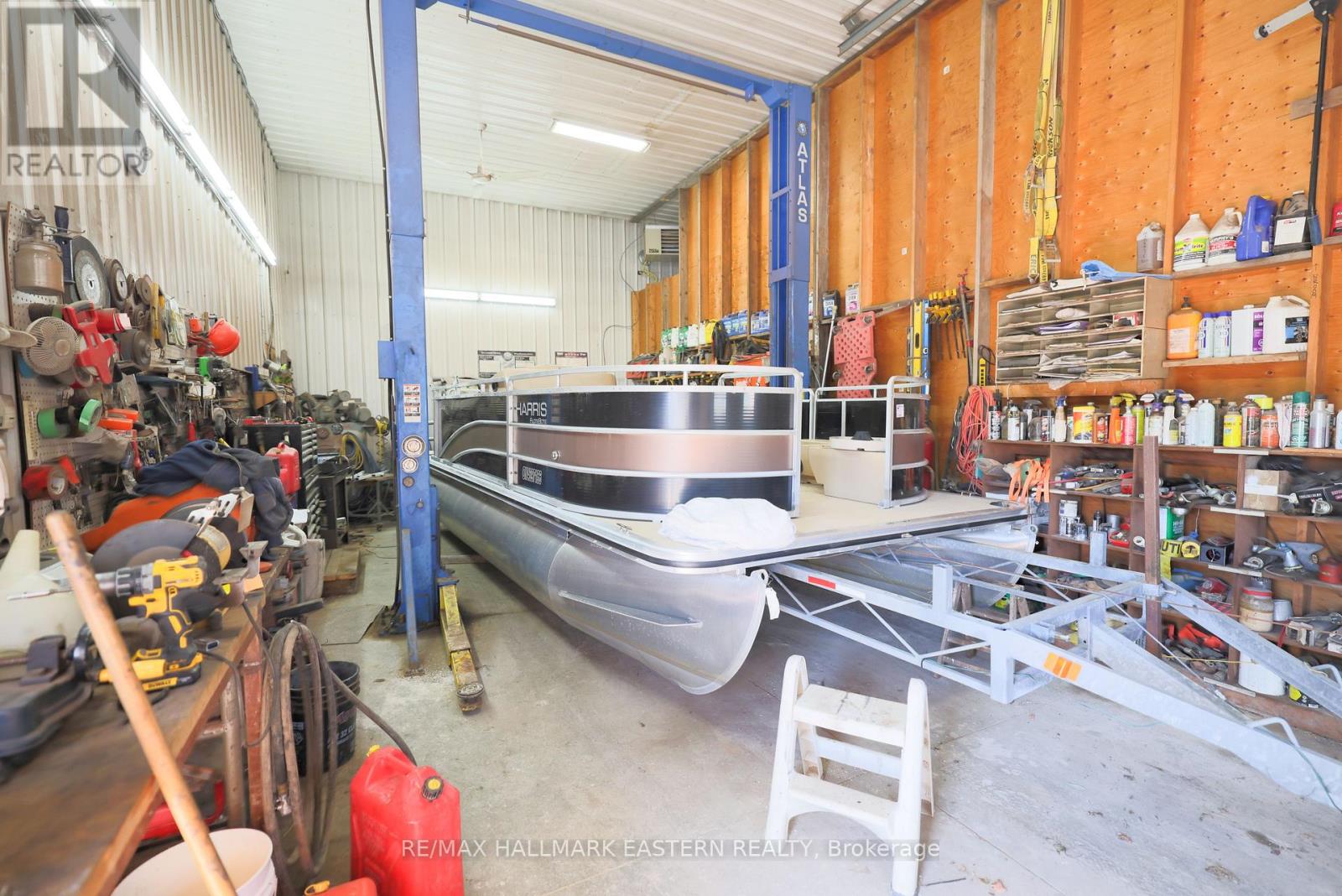 1738 8th Line Property Photo 10