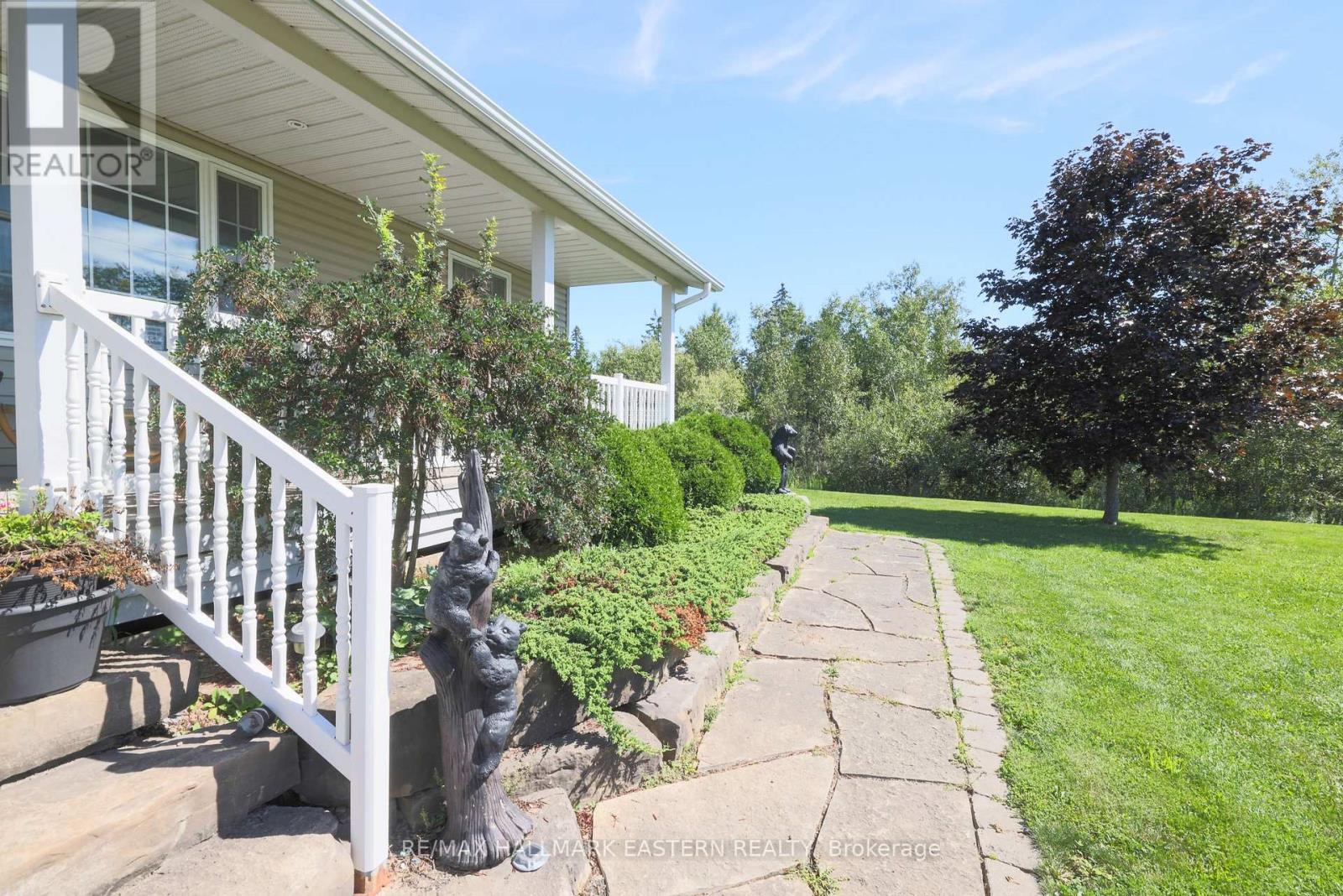 1738 8th Line Property Photo 18