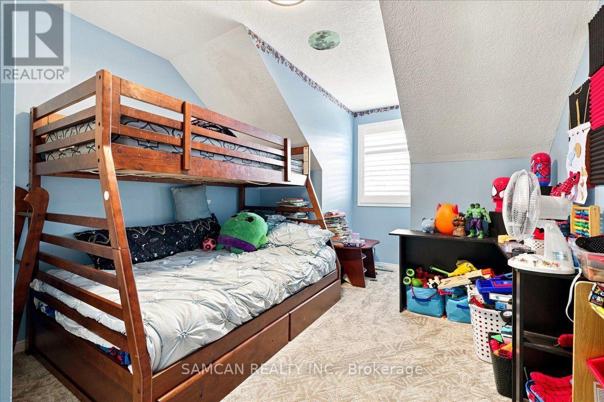 12 Hollinrake Avenue Property Photo 20