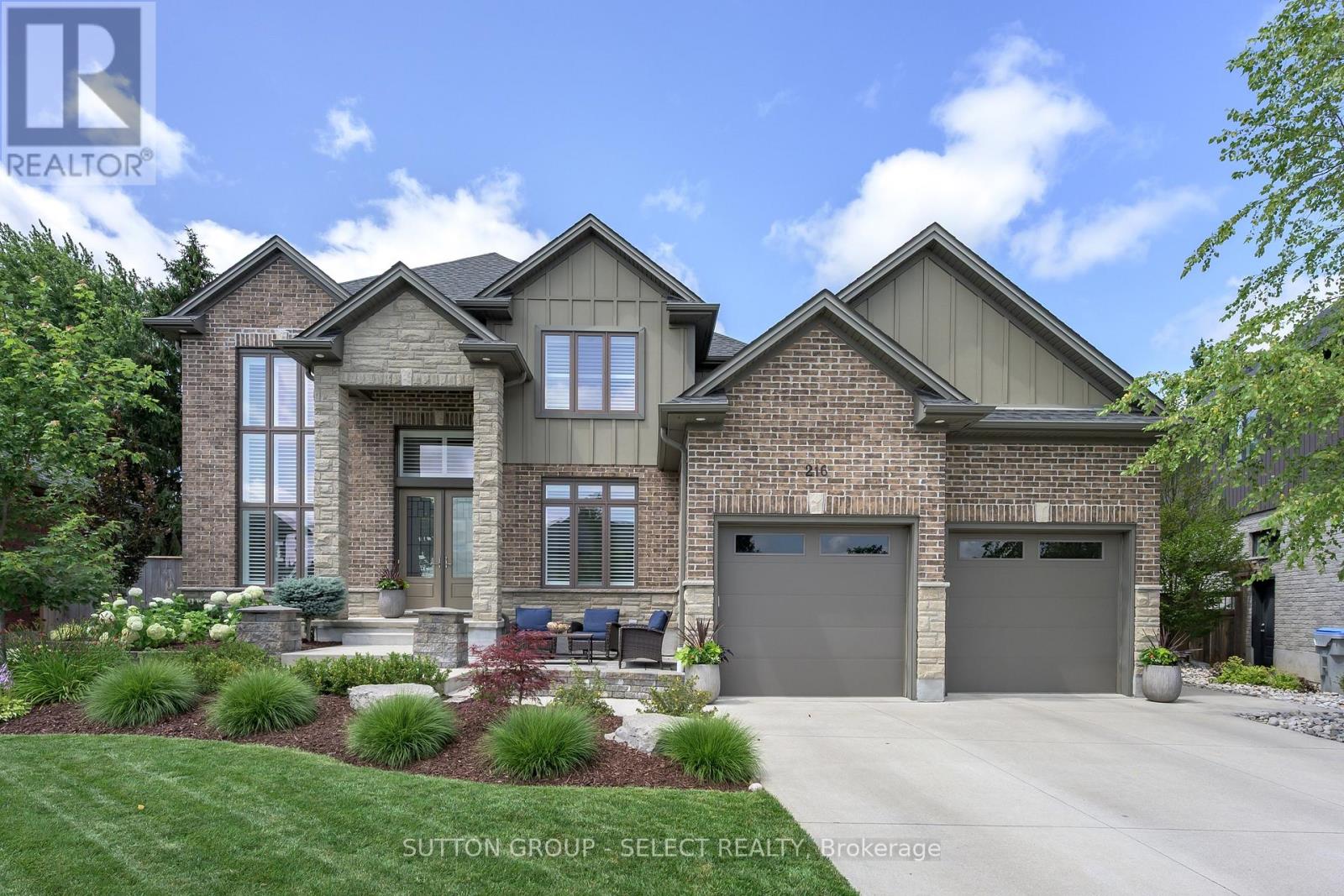 216 MARTIN DRIVE Property Photo 1