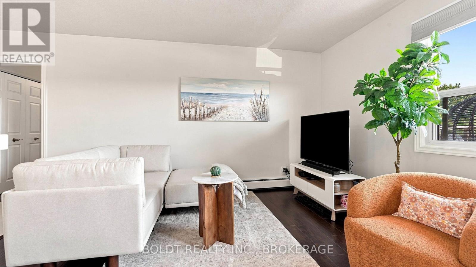 307 - 264 Oakdale Avenue Property Photo 4