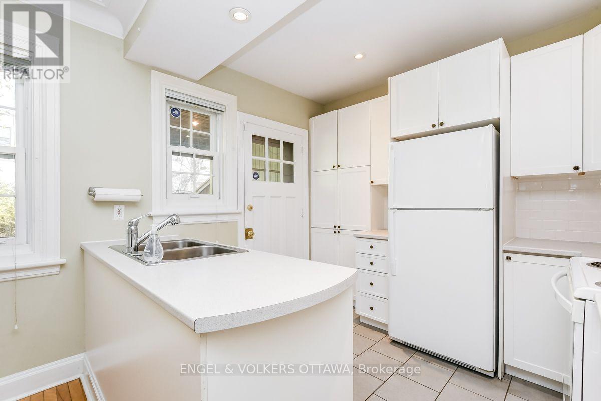 475 Golden Avenue Property Photo 11