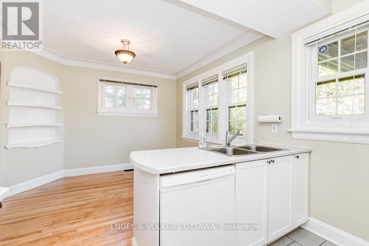 475 Golden Avenue Property Photo 12