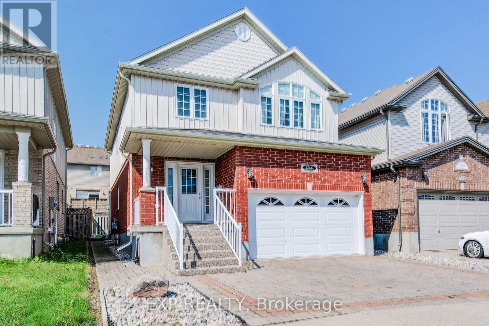 124 Udvari Crescent Property Photo 2