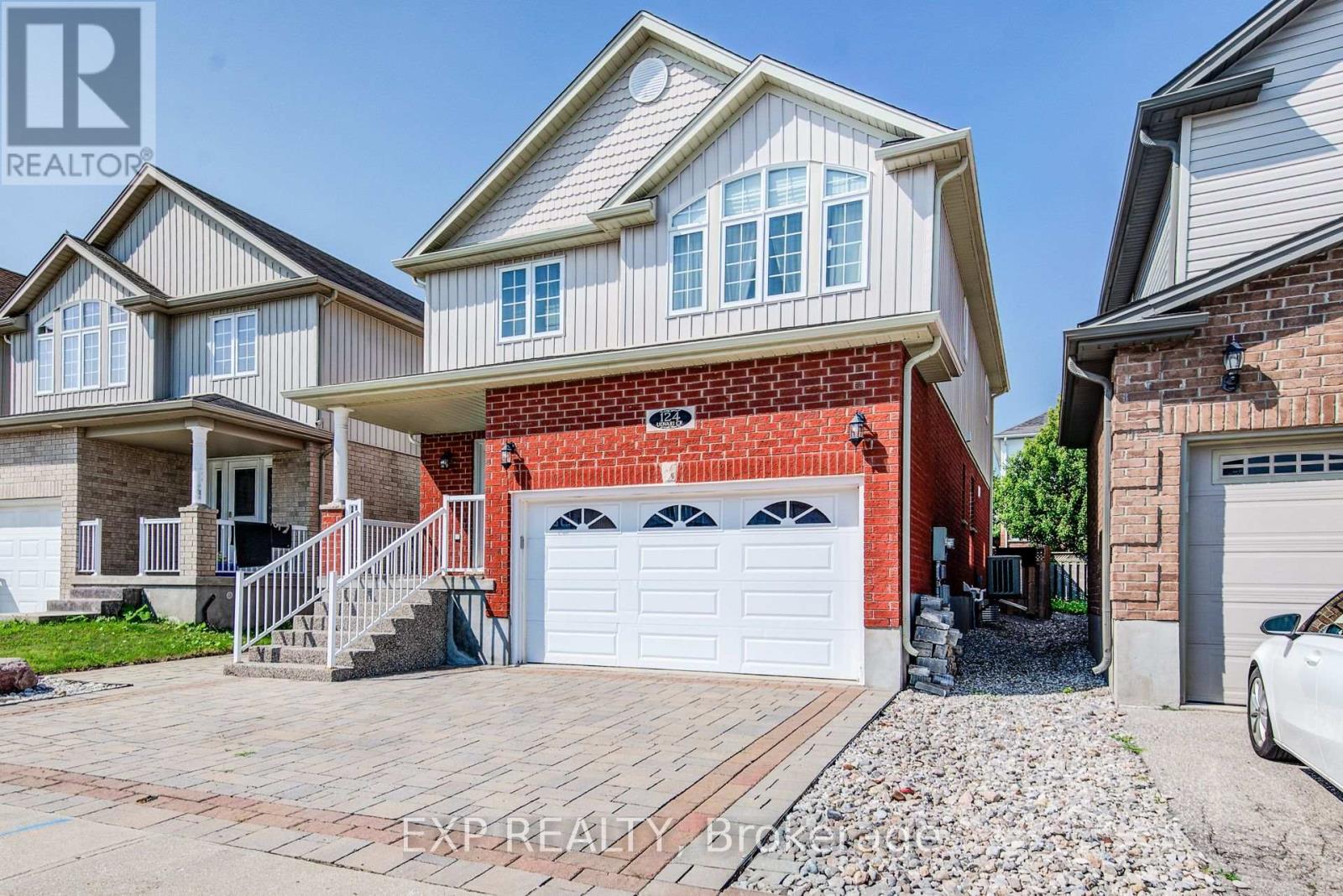 124 Udvari Crescent Property Photo 3