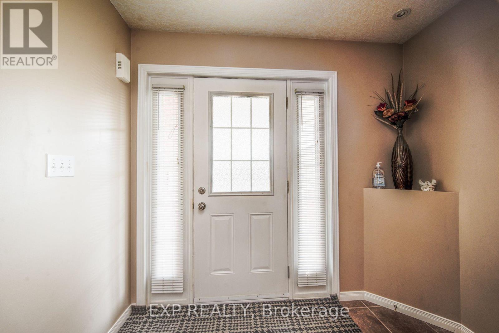 124 Udvari Crescent Property Photo 4