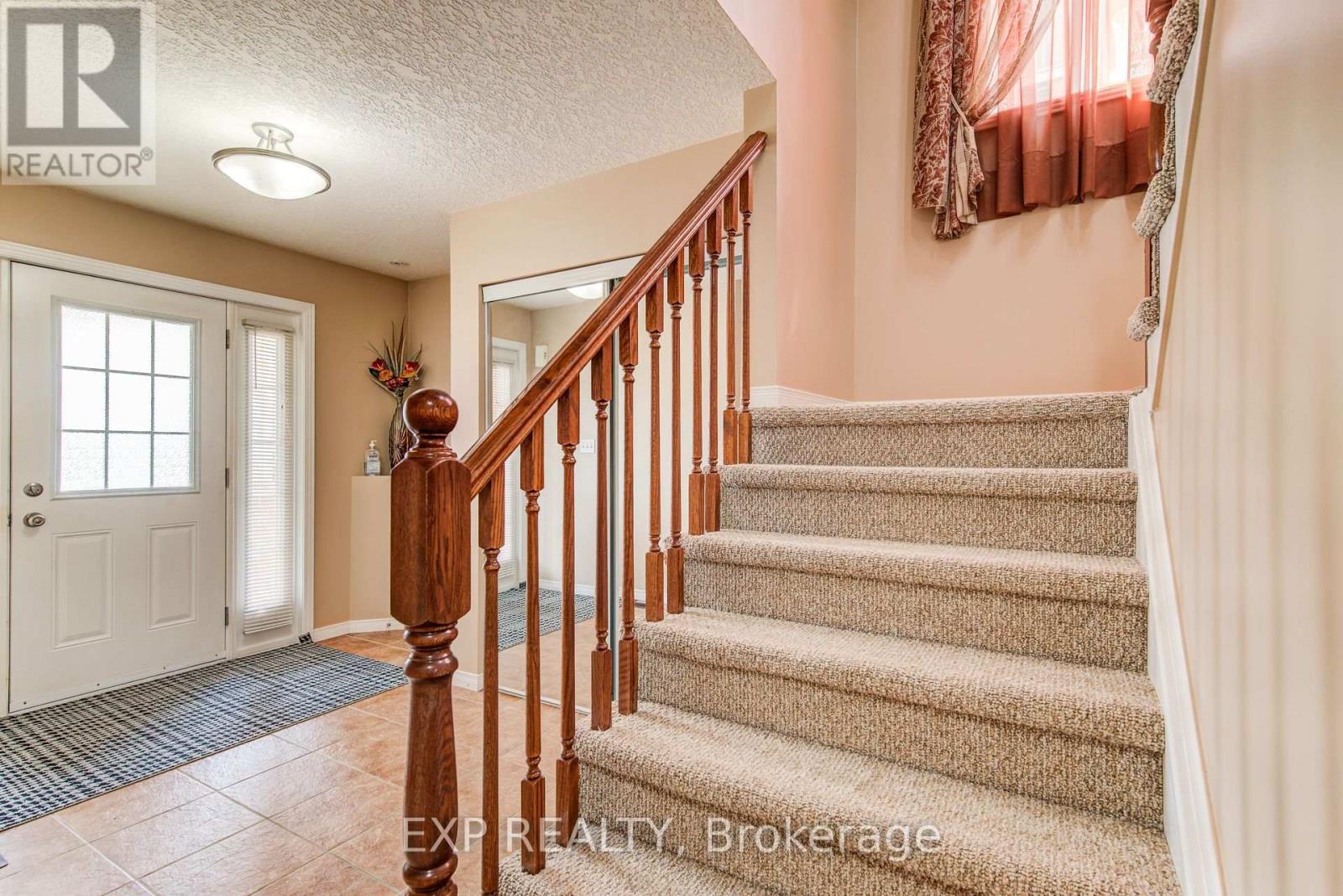 124 Udvari Crescent Property Photo 5