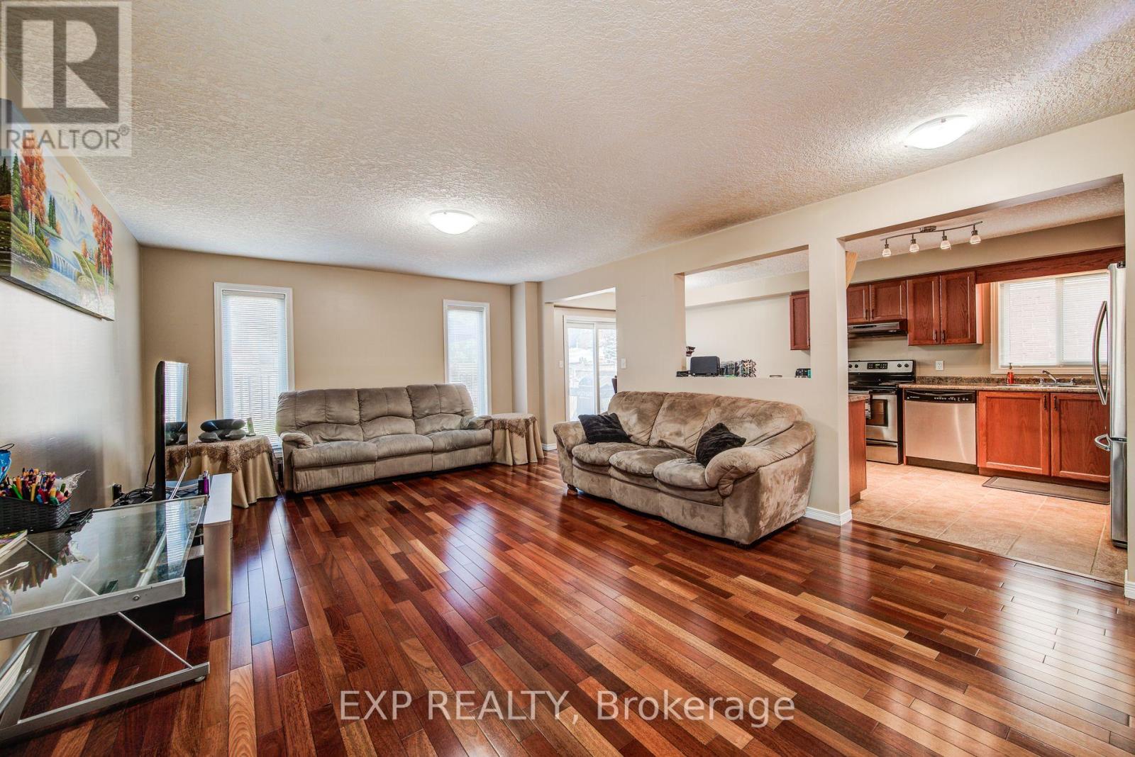 124 Udvari Crescent Property Photo 7