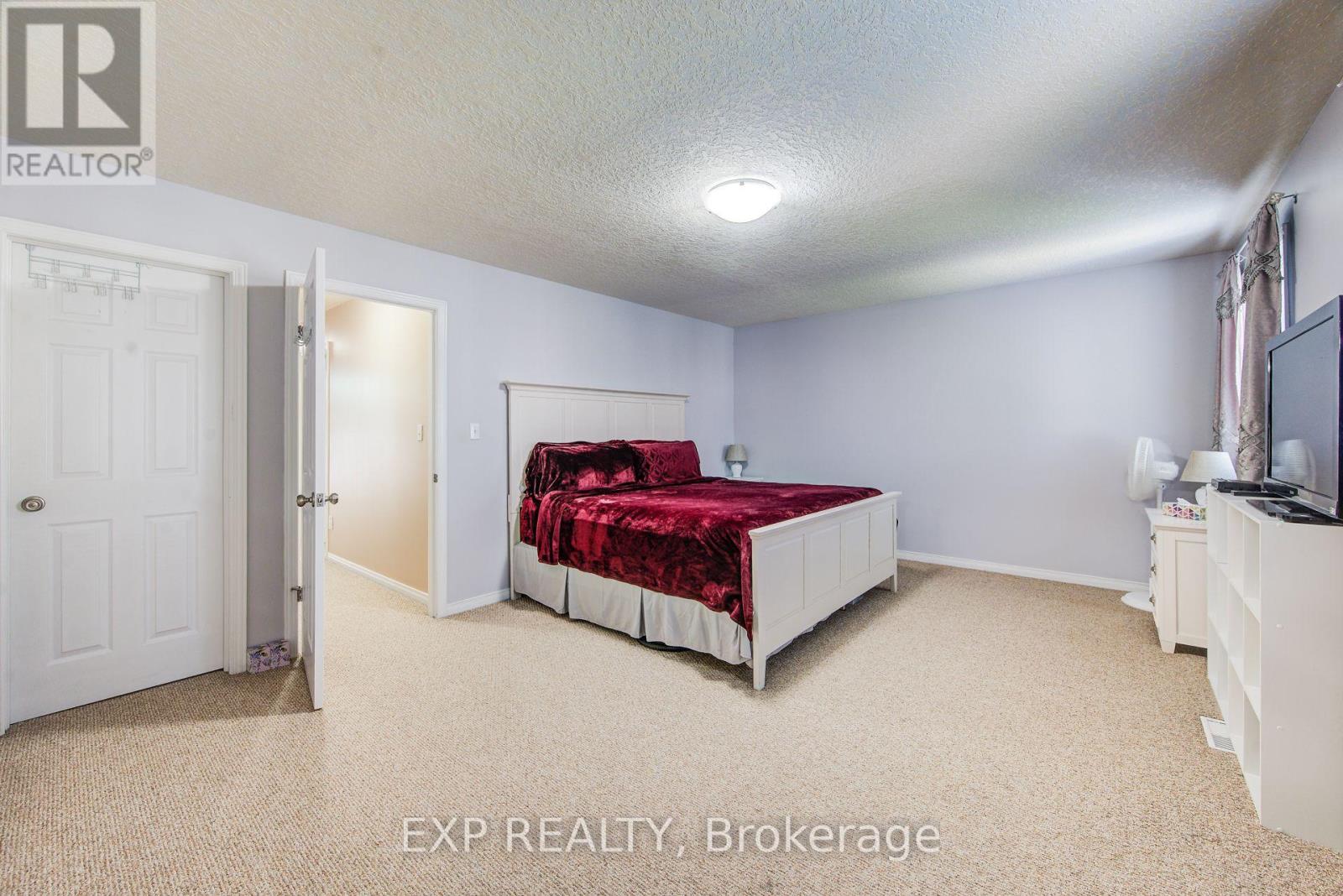 124 Udvari Crescent Property Photo 16