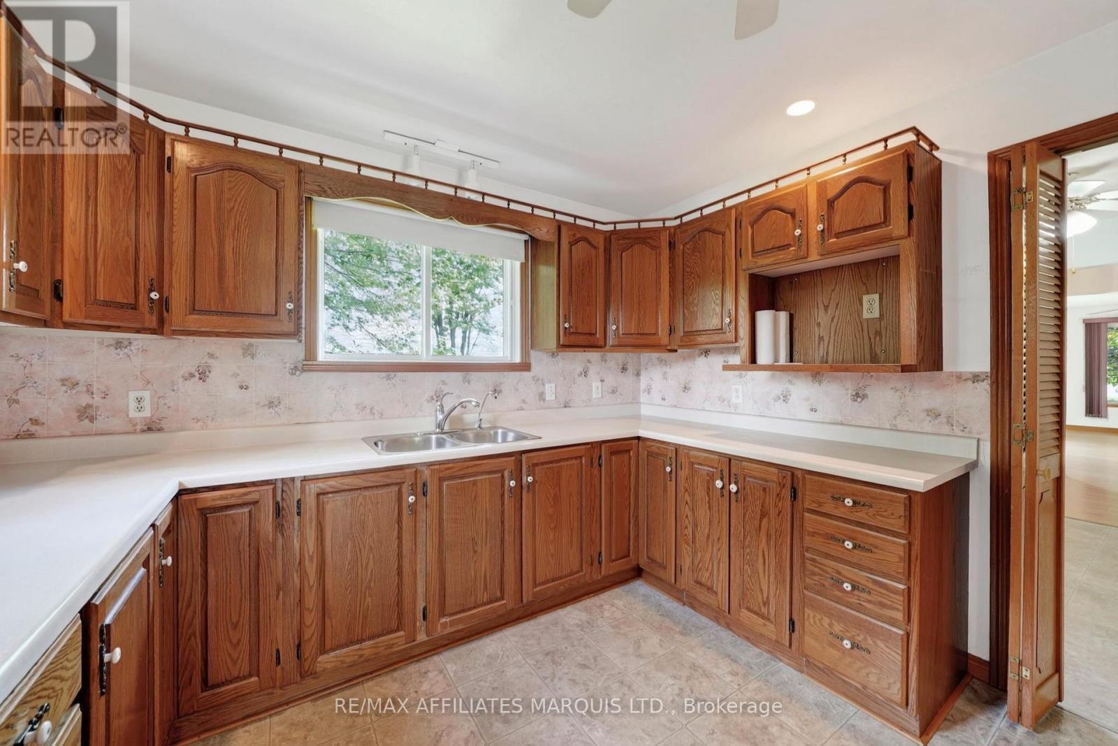 19485 Glen Road Property Photo 15