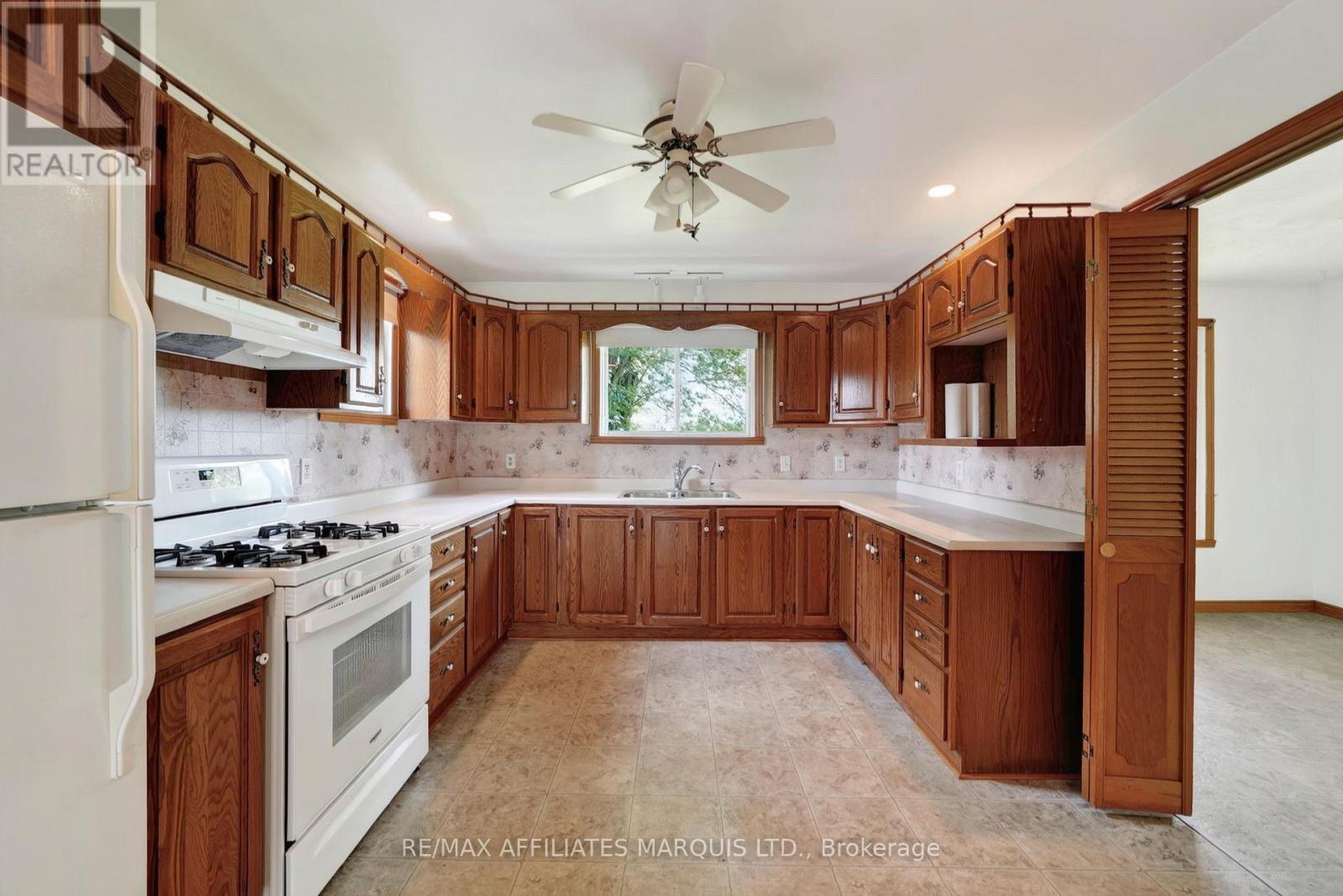 19485 Glen Road Property Photo 16
