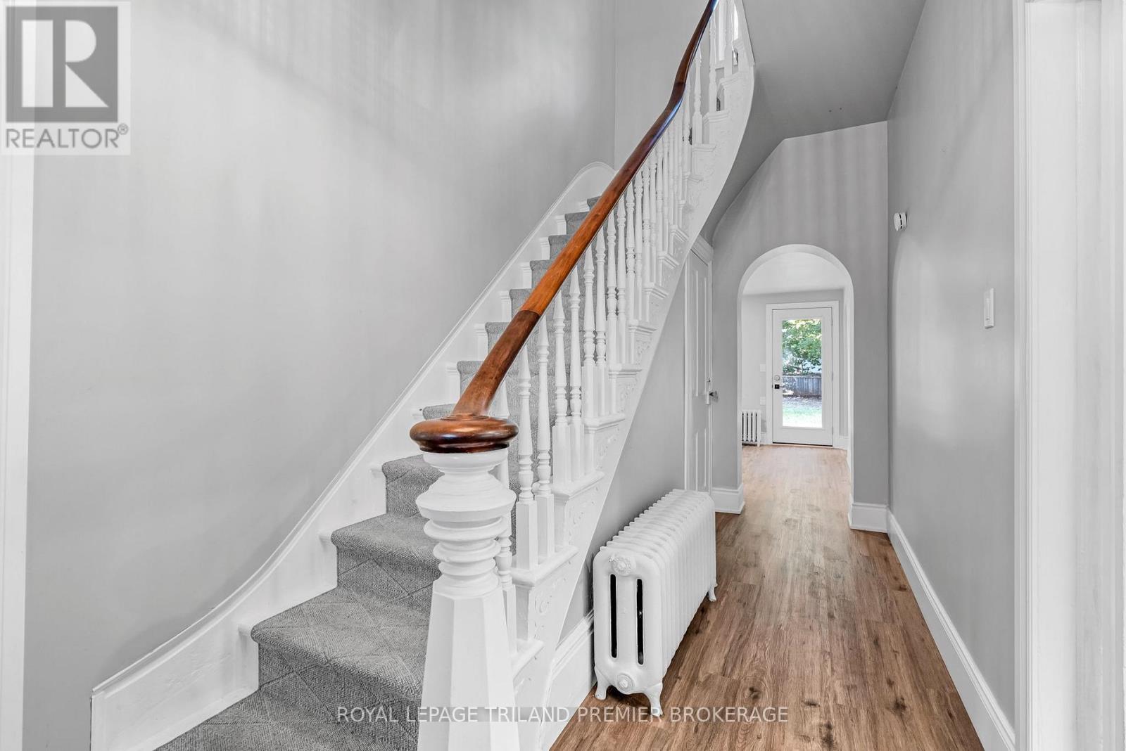 180 Alma Street Property Photo 3