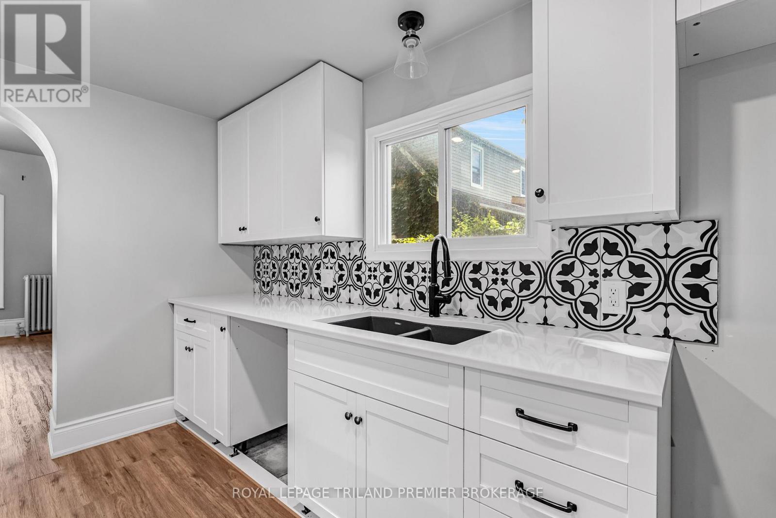 180 Alma Street Property Photo 14