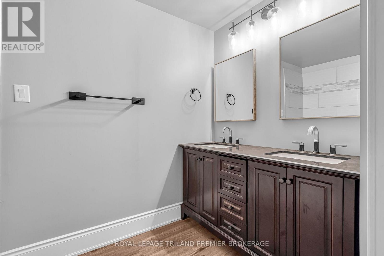 180 Alma Street Property Photo 20