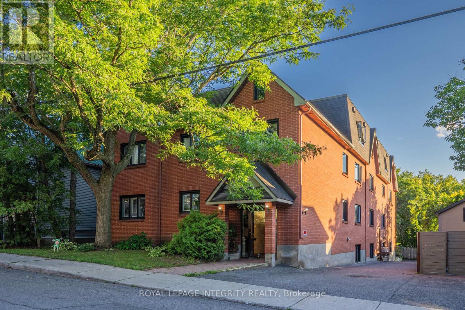 103 - 222 RUSSELL AVENUE