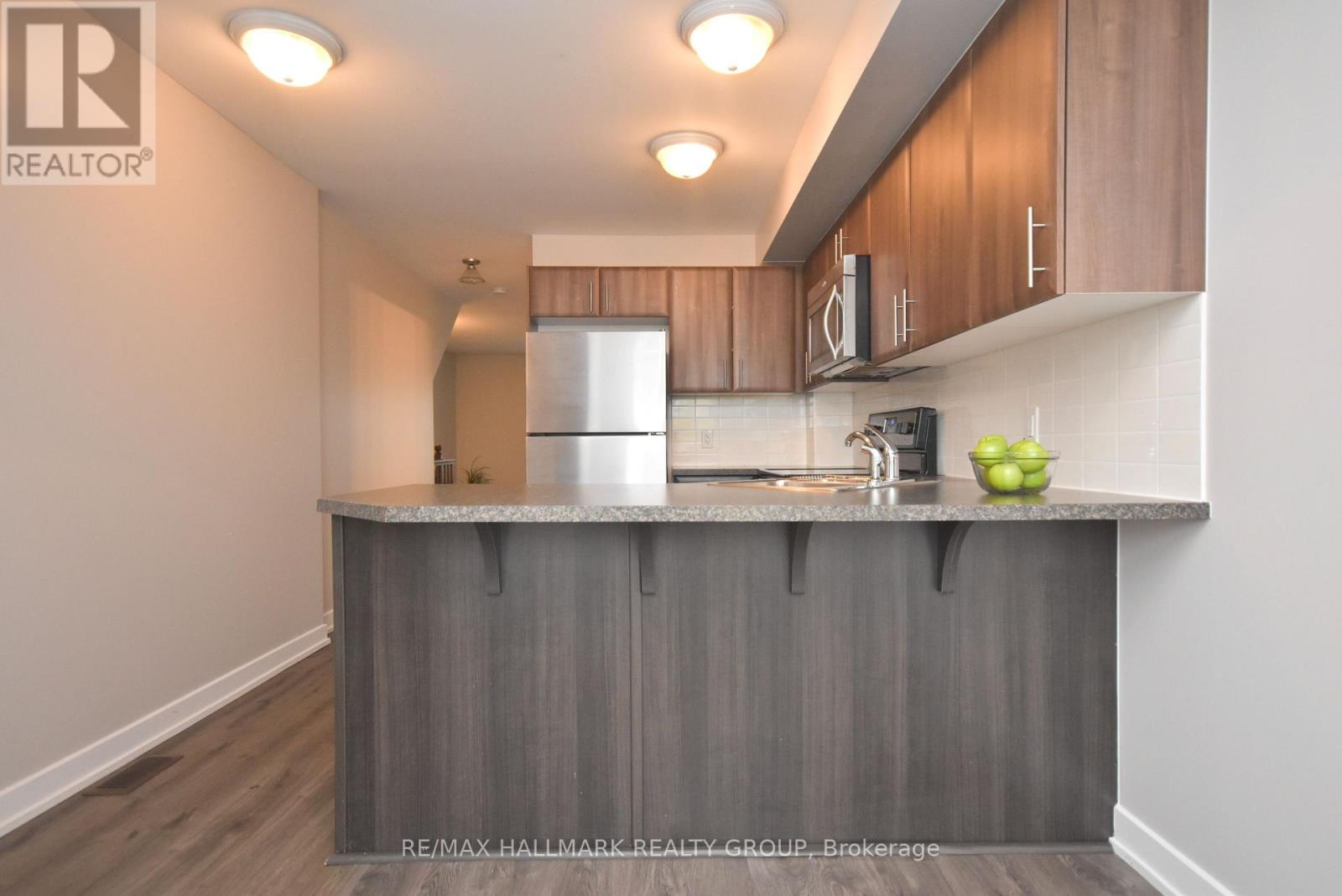 D - 4528 Innes Road Property Photo 7