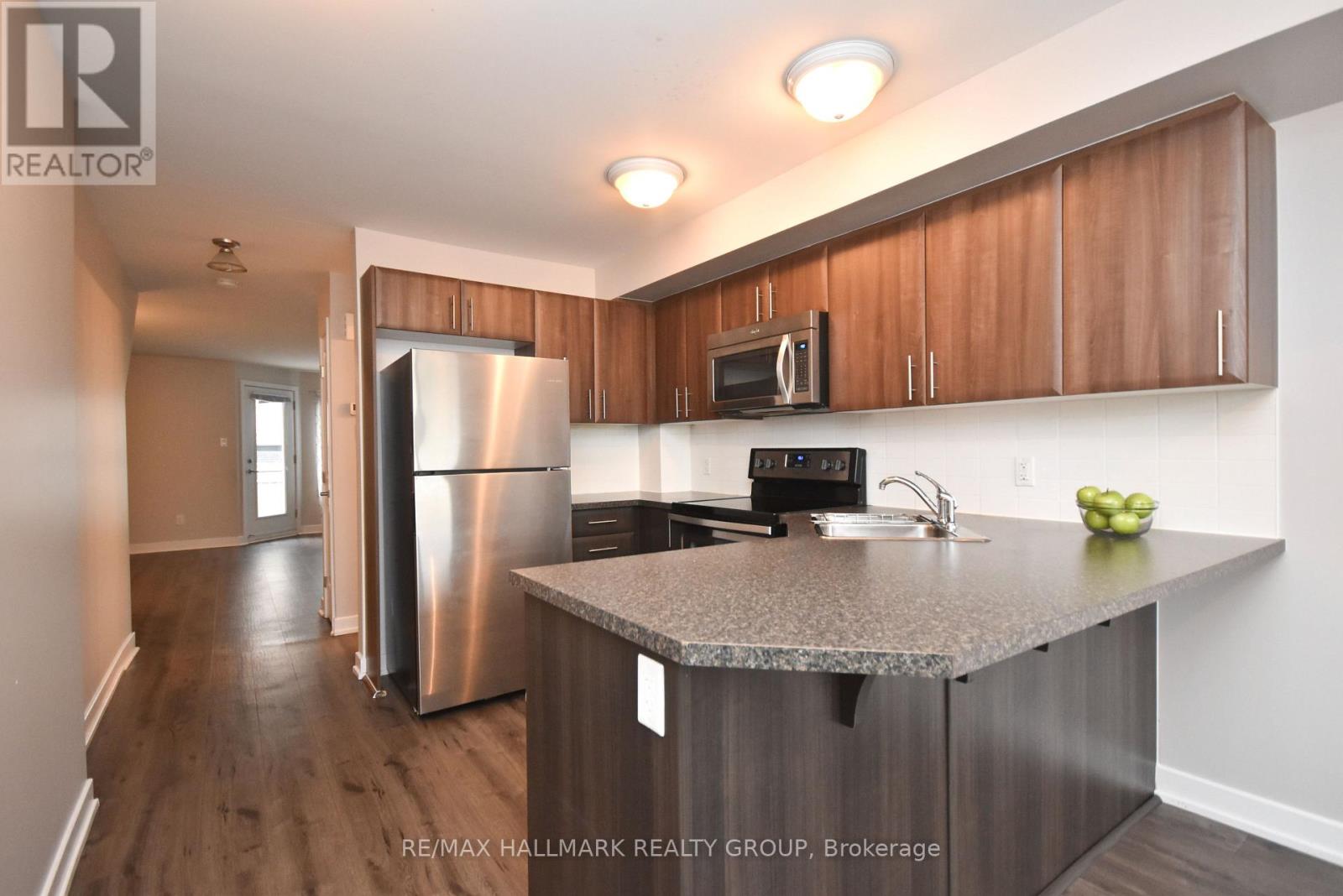 D - 4528 Innes Road Property Photo 8