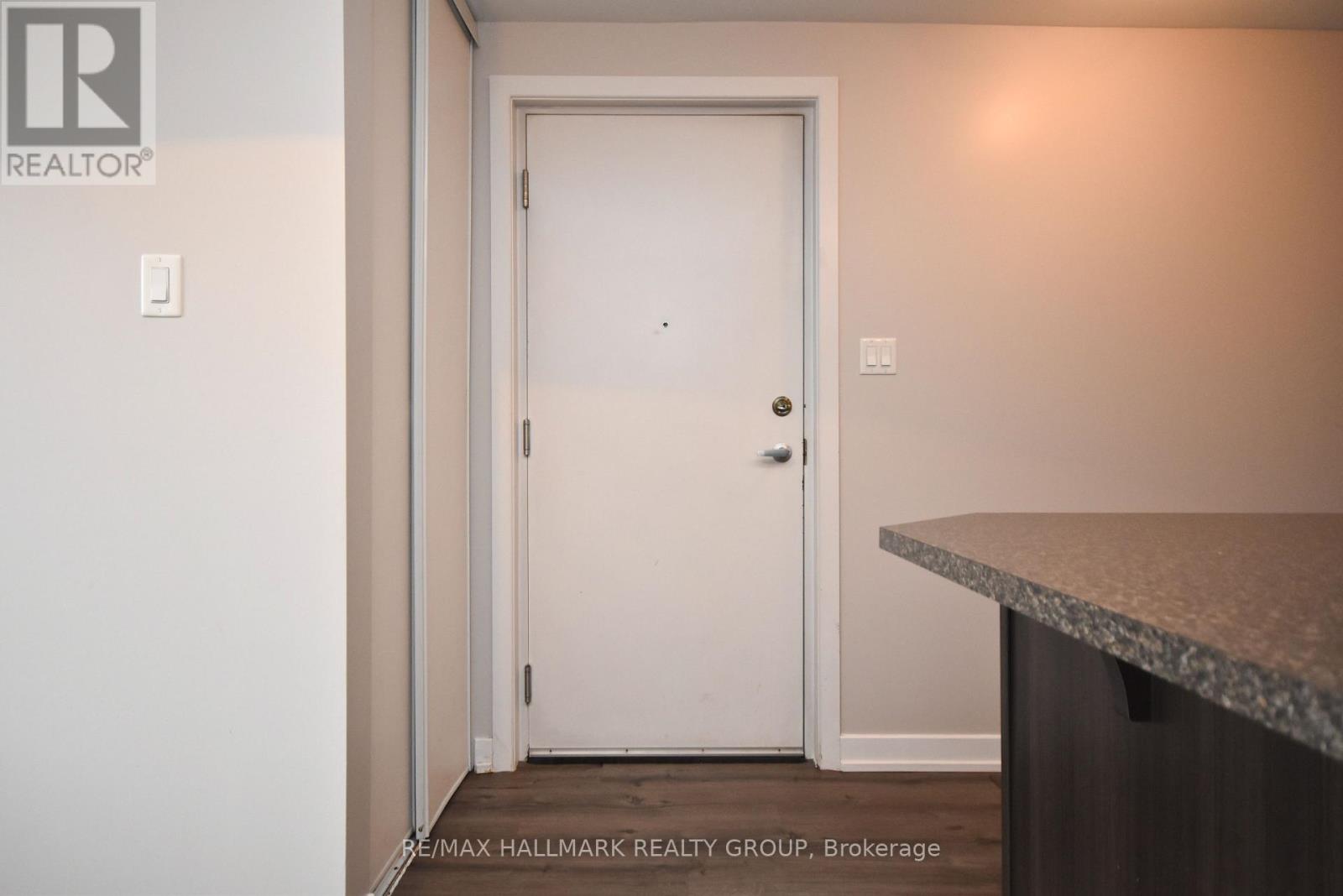 D - 4528 Innes Road Property Photo 10