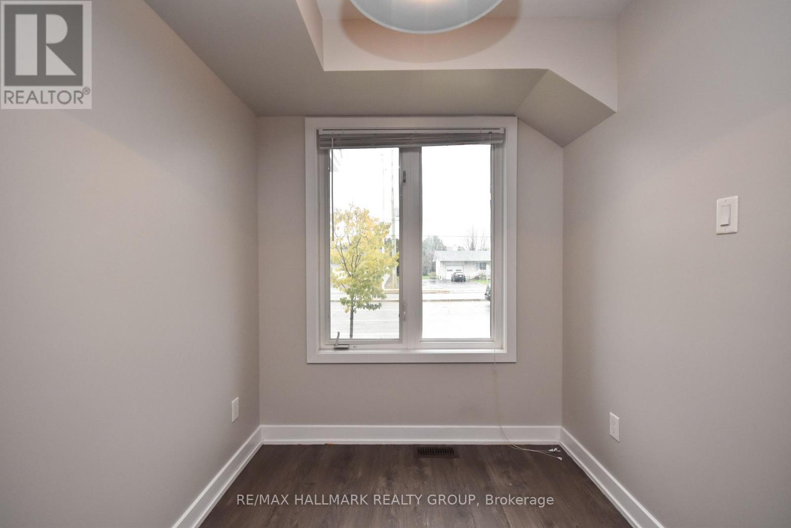 D - 4528 Innes Road Property Photo 12
