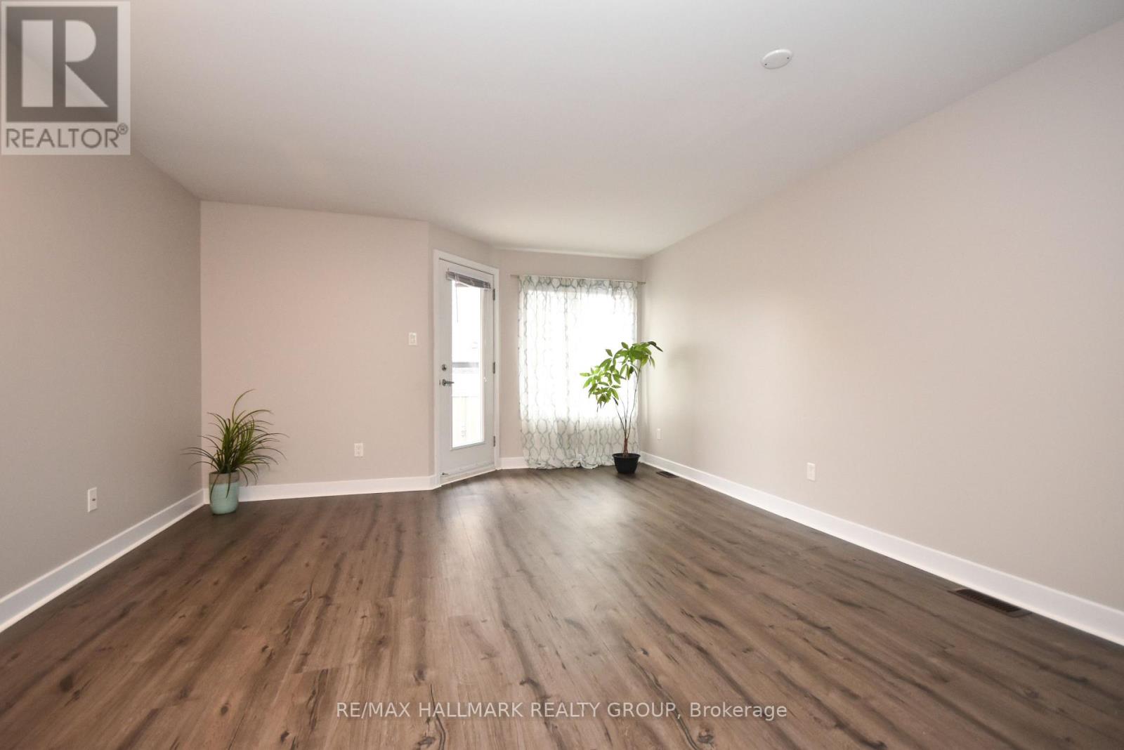D - 4528 Innes Road Property Photo 13